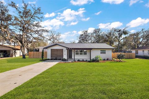 Photo of 4614 Eagles Nest Road, Fruitland Park, FL 34731 (MLS # R4910964)