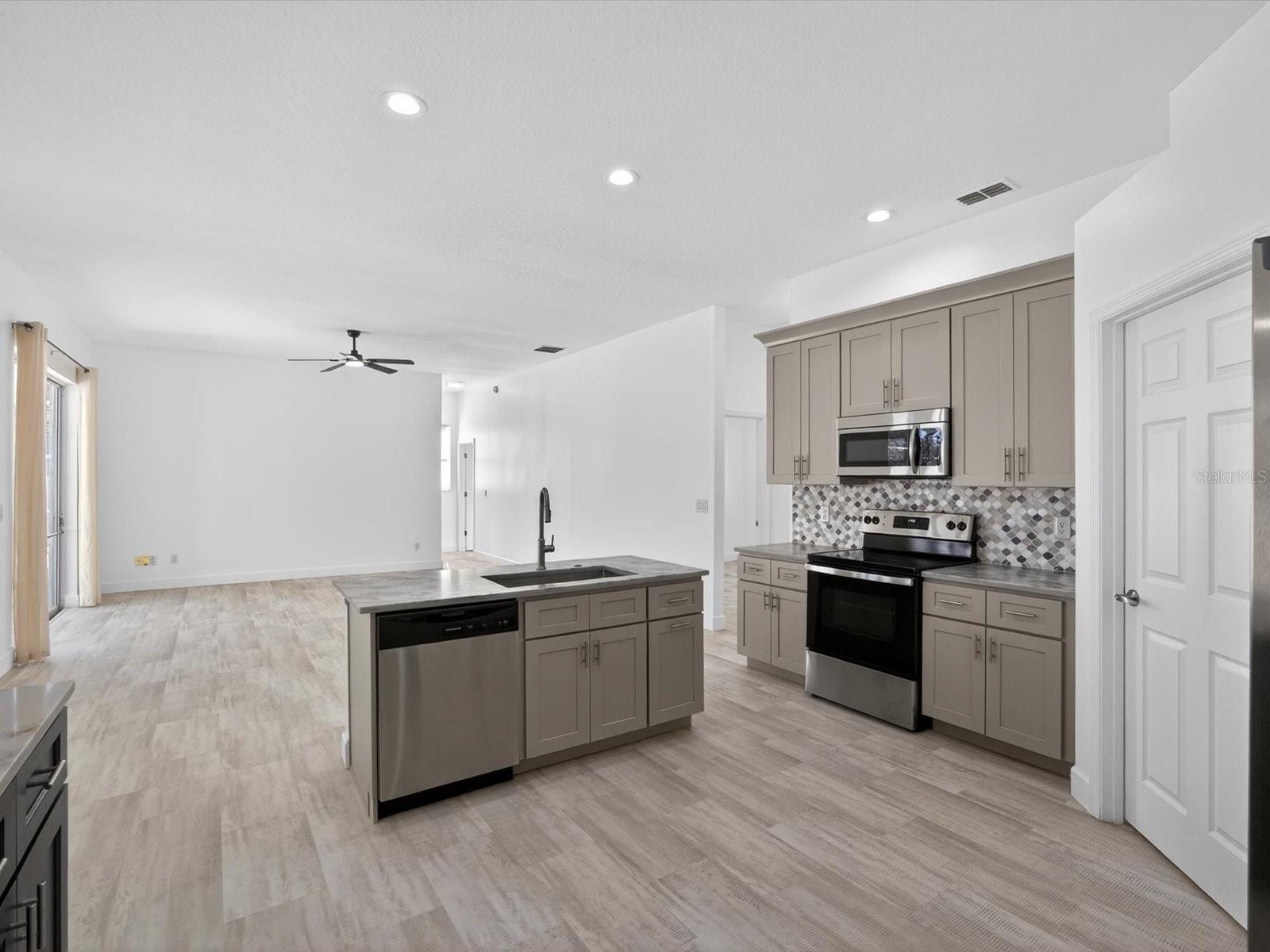 FOREST/RIDGEWOOD - Residential