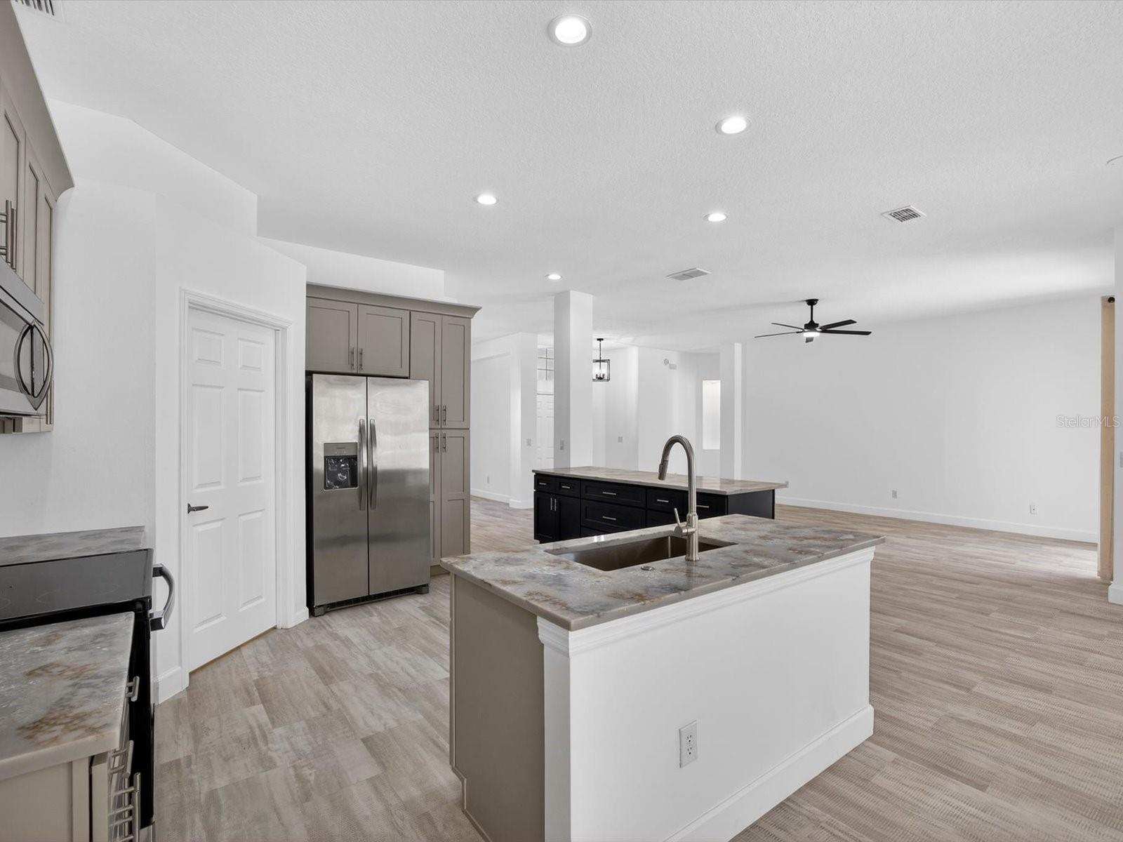 FOREST/RIDGEWOOD - Residential