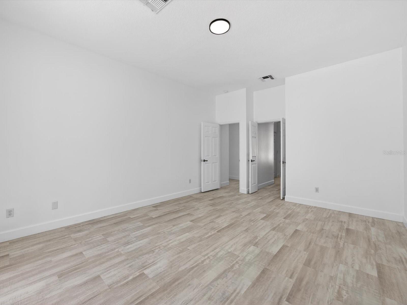 FOREST/RIDGEWOOD - Residential