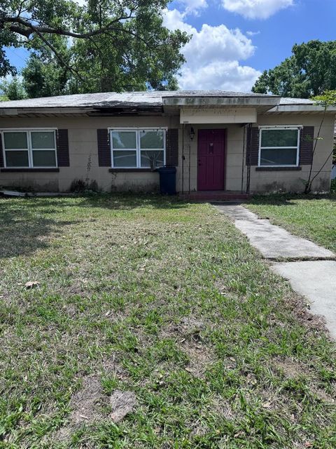 Photo of 1211 NE 4th Street, Mulberry, FL 33860 (MLS # TB8370922)