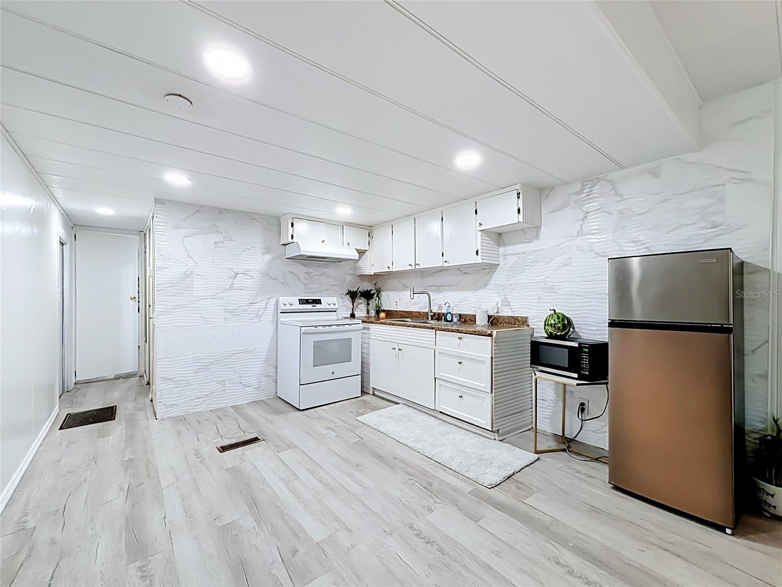 1726 FLINT DRIVE