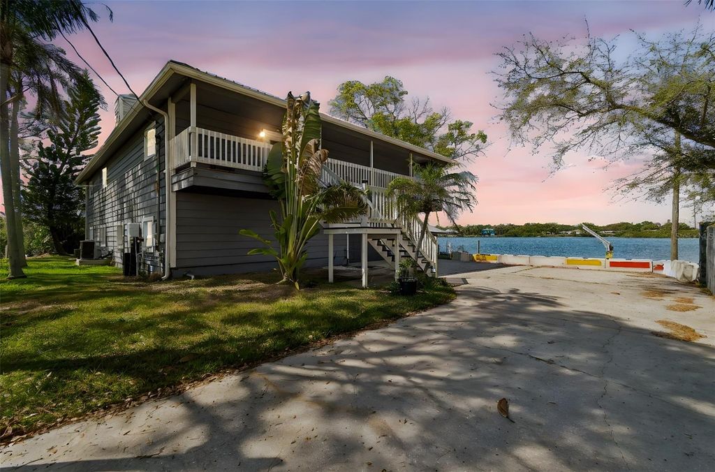 Photo of 9901 Bay Drive, Gibsonton, FL 33534 (MLS # TB8484022)