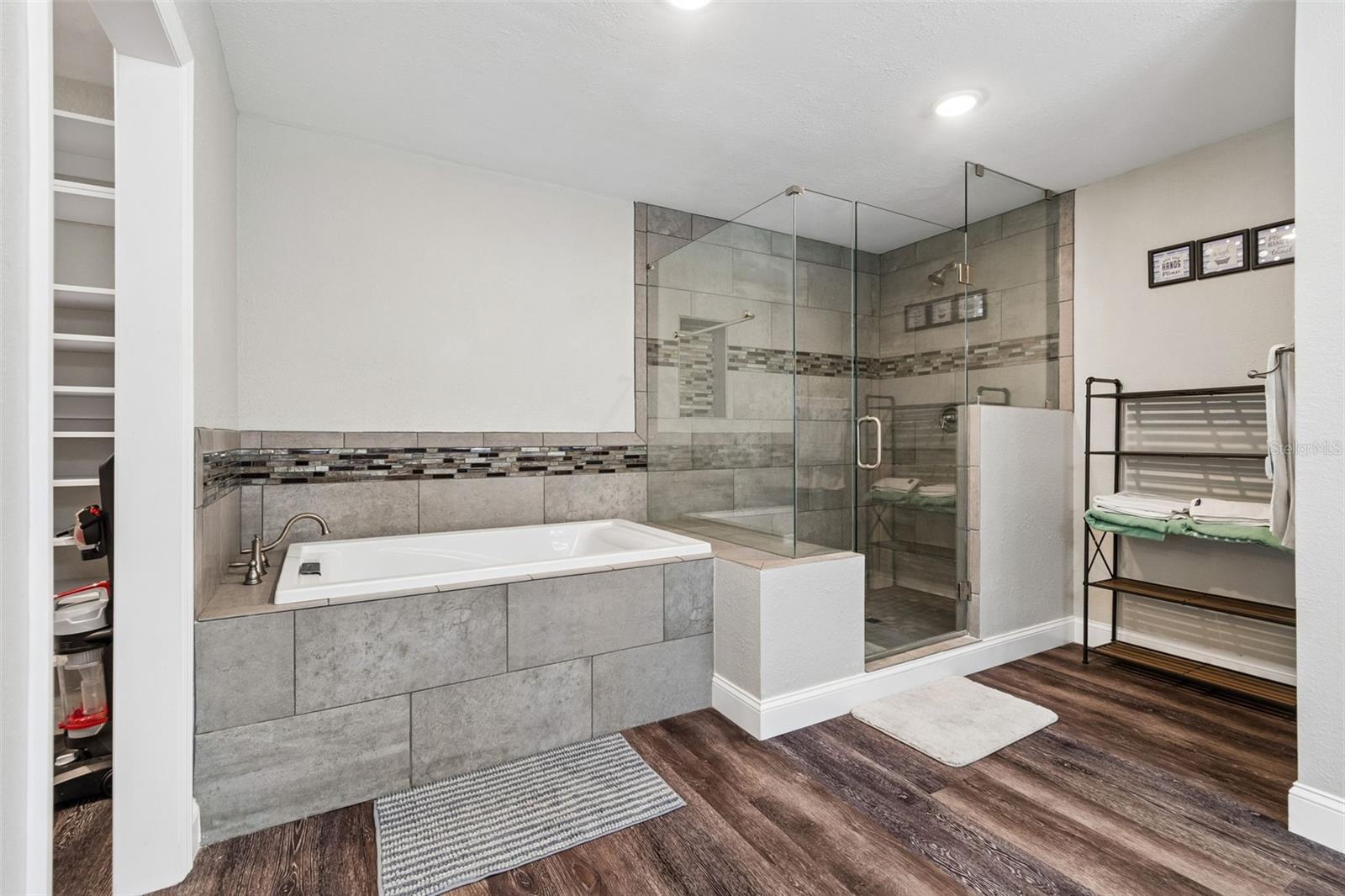 ARMSTRONGS RIVERSIDE ESTATES - Residential