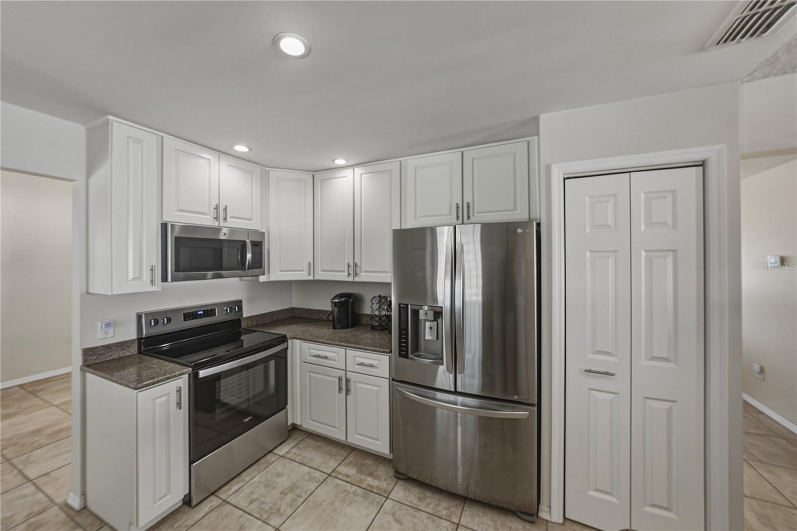 BLOOMINGDALE OAKS - Residential