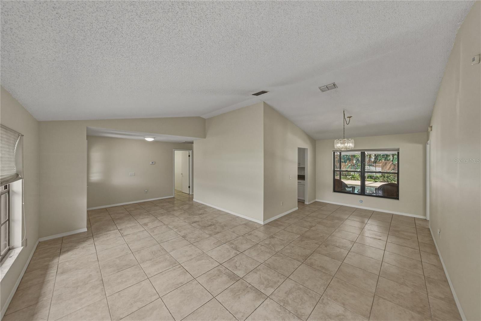 BLOOMINGDALE OAKS - Residential