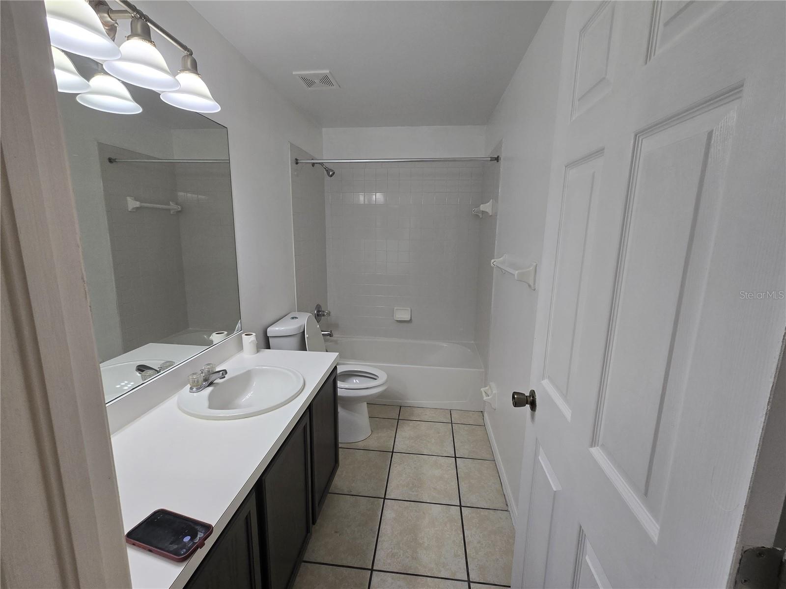 THE TWNHMS AT KENSINGTON PH - Residential Lease