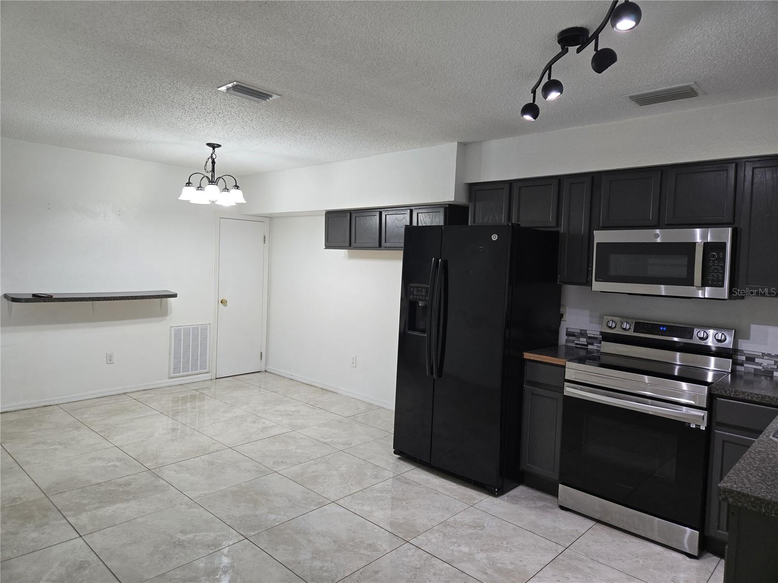 THE TWNHMS AT KENSINGTON PH - Residential Lease