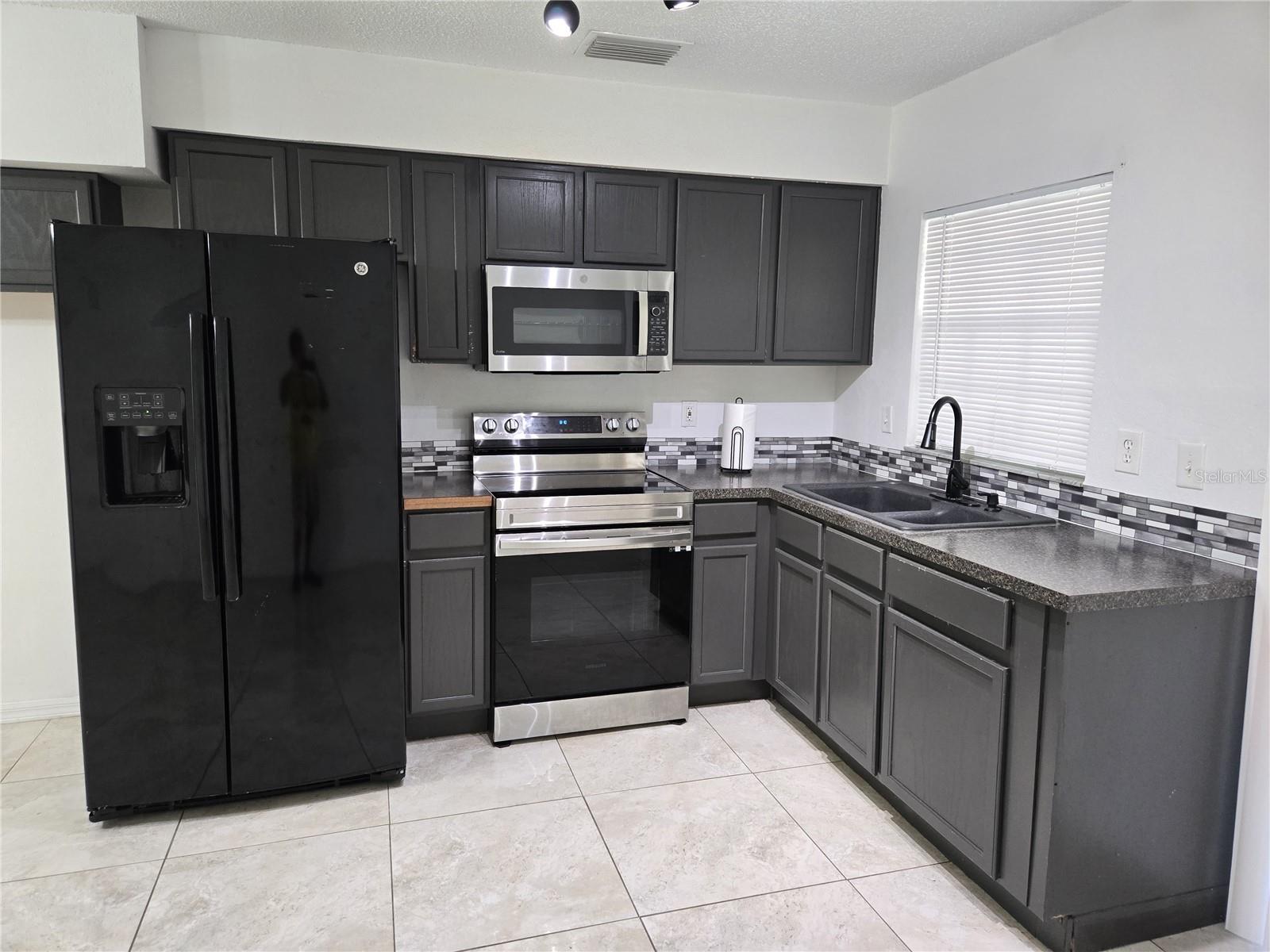 THE TWNHMS AT KENSINGTON PH - Residential Lease