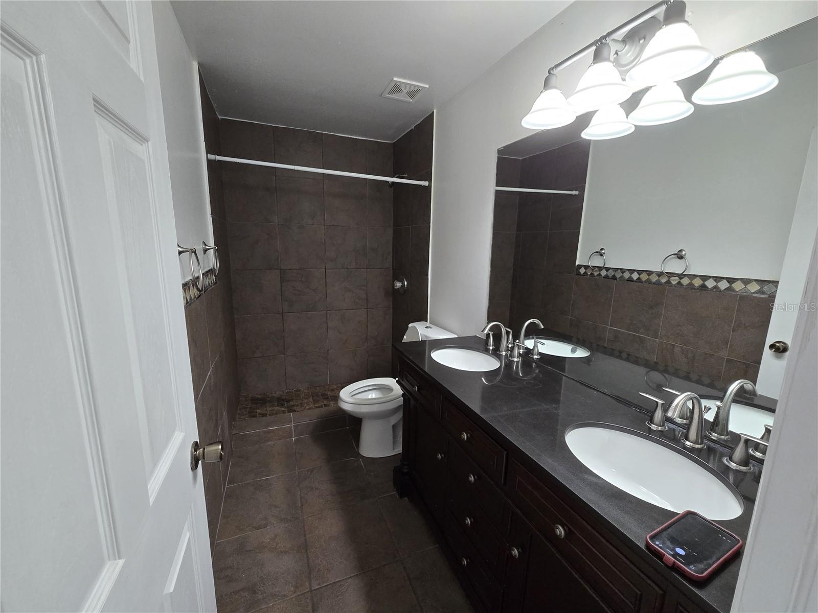 THE TWNHMS AT KENSINGTON PH - Residential Lease