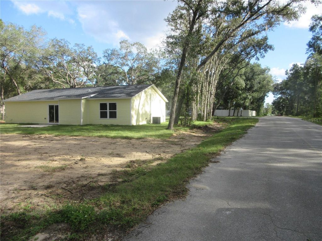Photo of 17009 SE 60th Street, Ocklawaha, FL 32179 (MLS # OM703379)