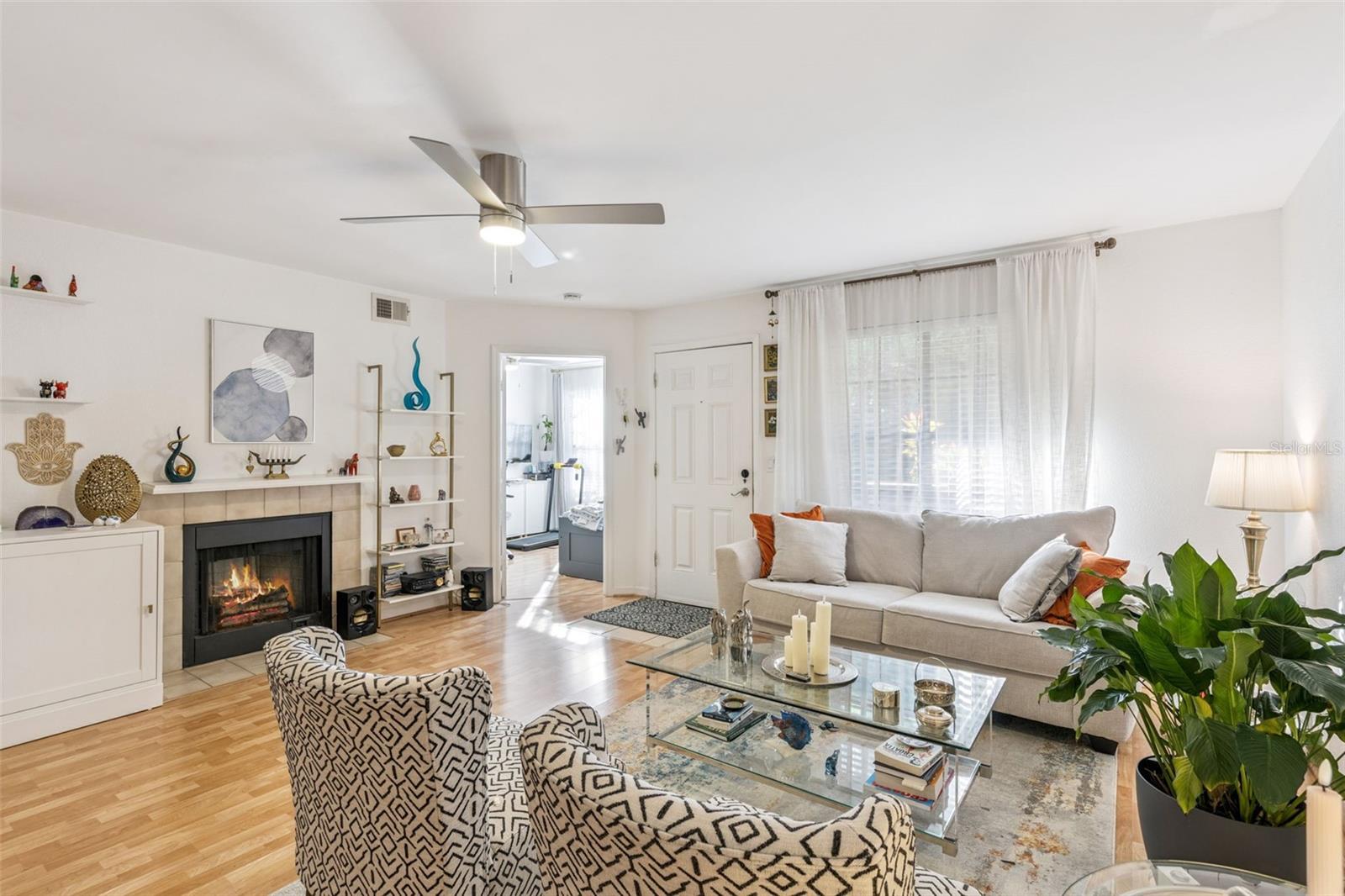 415 LAKEPOINTE DRIVE 103