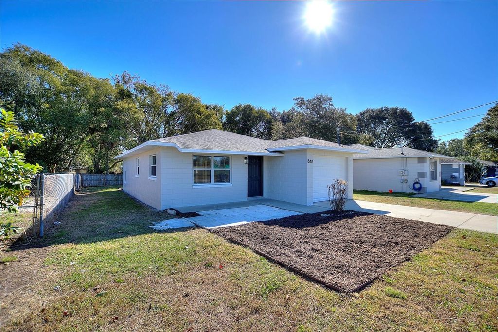 Photo of 818 N Joanna Avenue, Tavares, FL 32778 (MLS # A4679685)