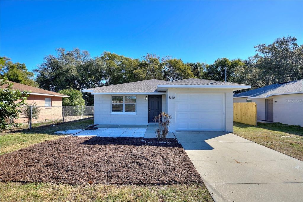 Photo of 818 N Joanna Avenue, Tavares, FL 32778 (MLS # A4679685)