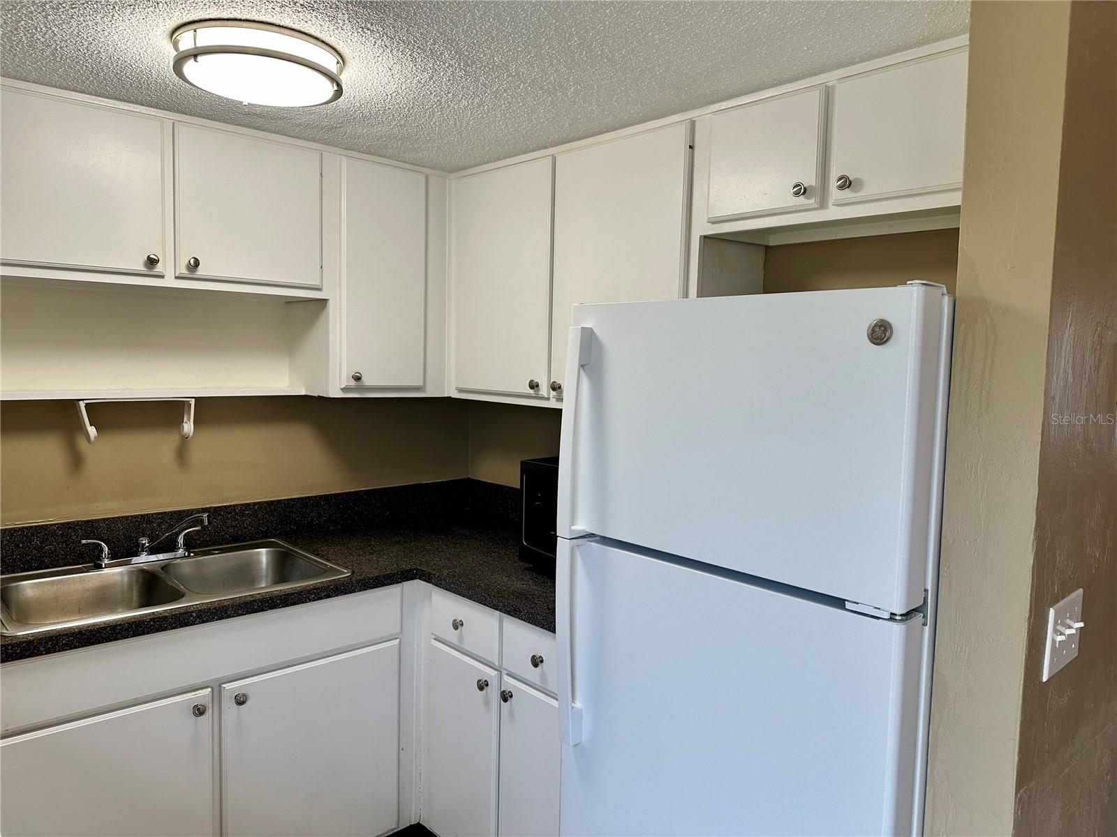 RIVER-GOLF TWNHS - Residential Lease