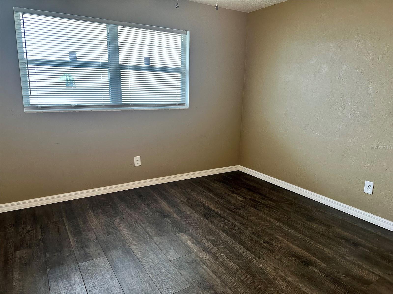 RIVER-GOLF TWNHS - Residential Lease