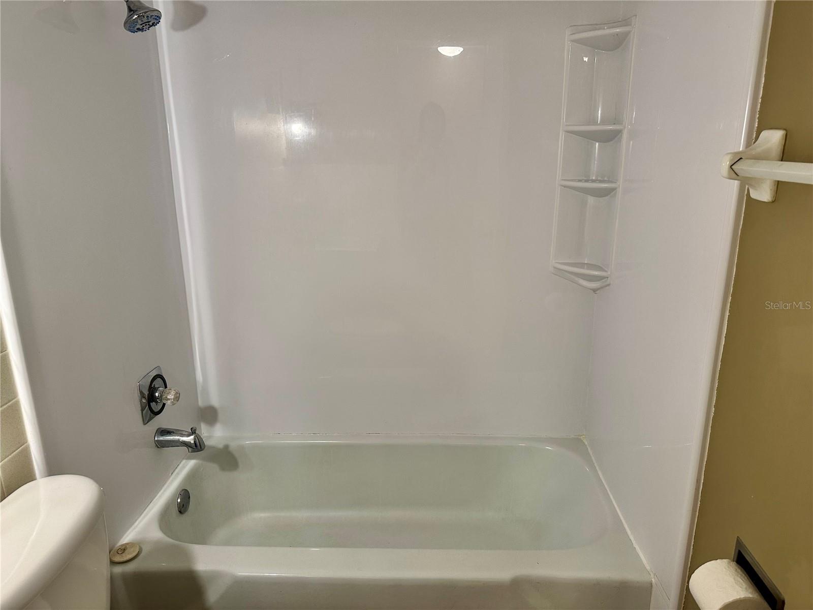 RIVER-GOLF TWNHS - Residential Lease