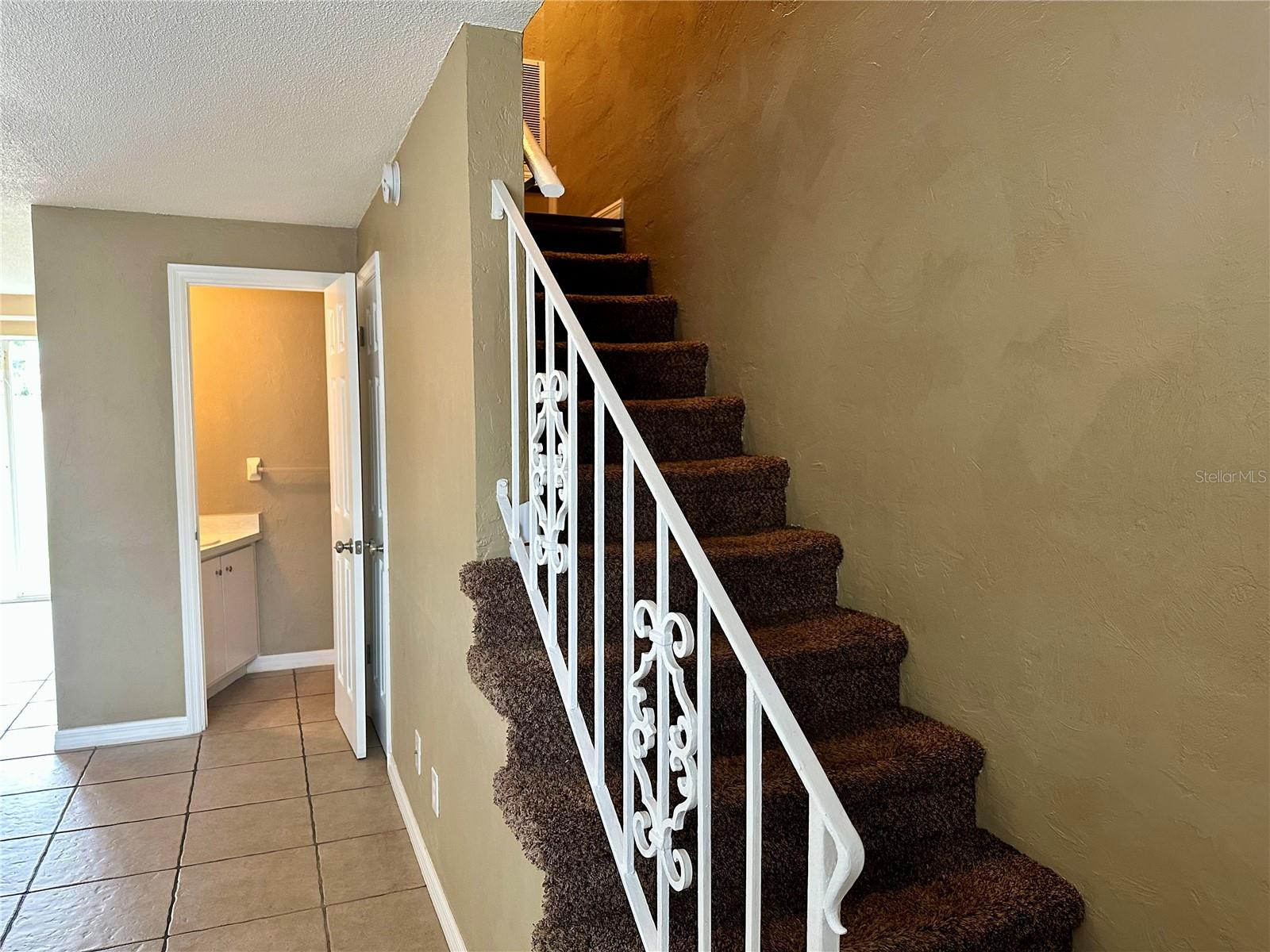 RIVER-GOLF TWNHS - Residential Lease