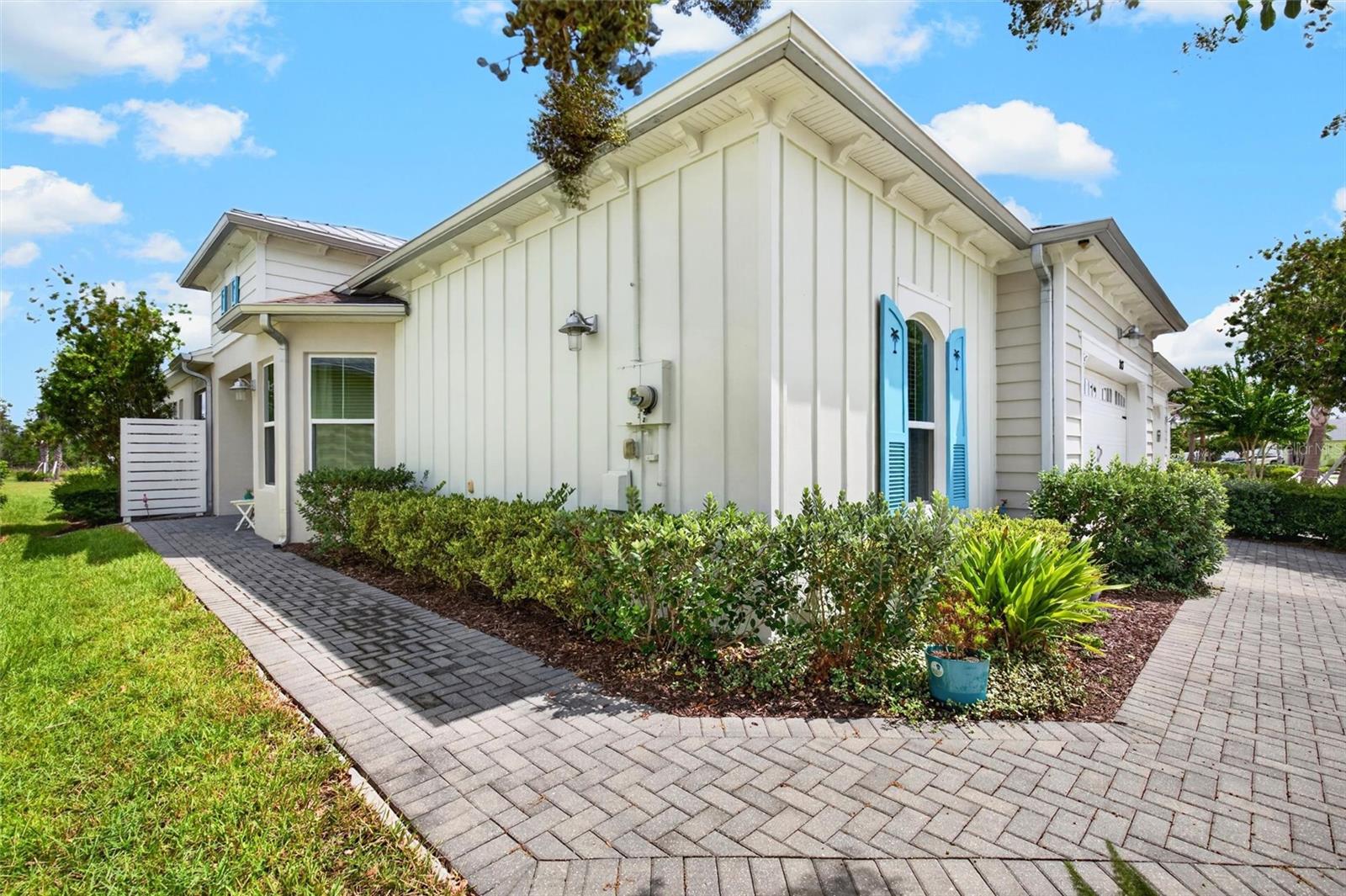 243 ISLAND BREEZE AVENUE
