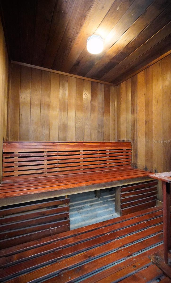 THREE PALMS POINTE CONDO - Residential