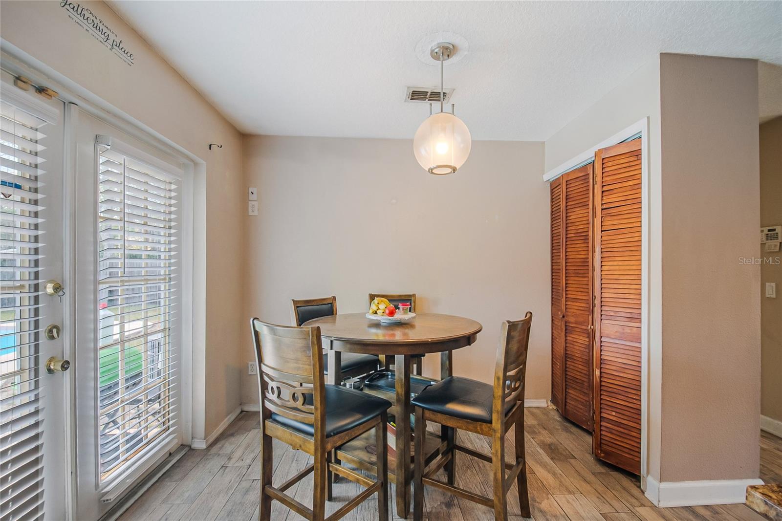 ROLLING WOODS - Residential