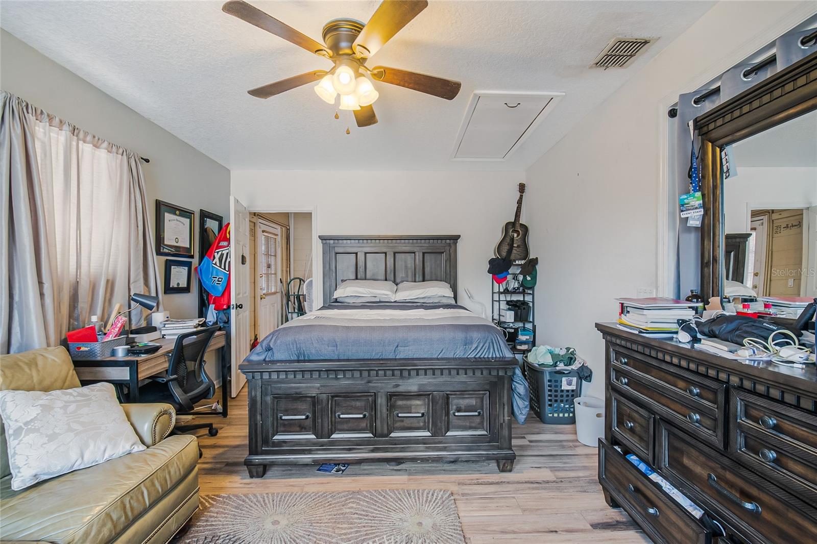 ROLLING WOODS - Residential