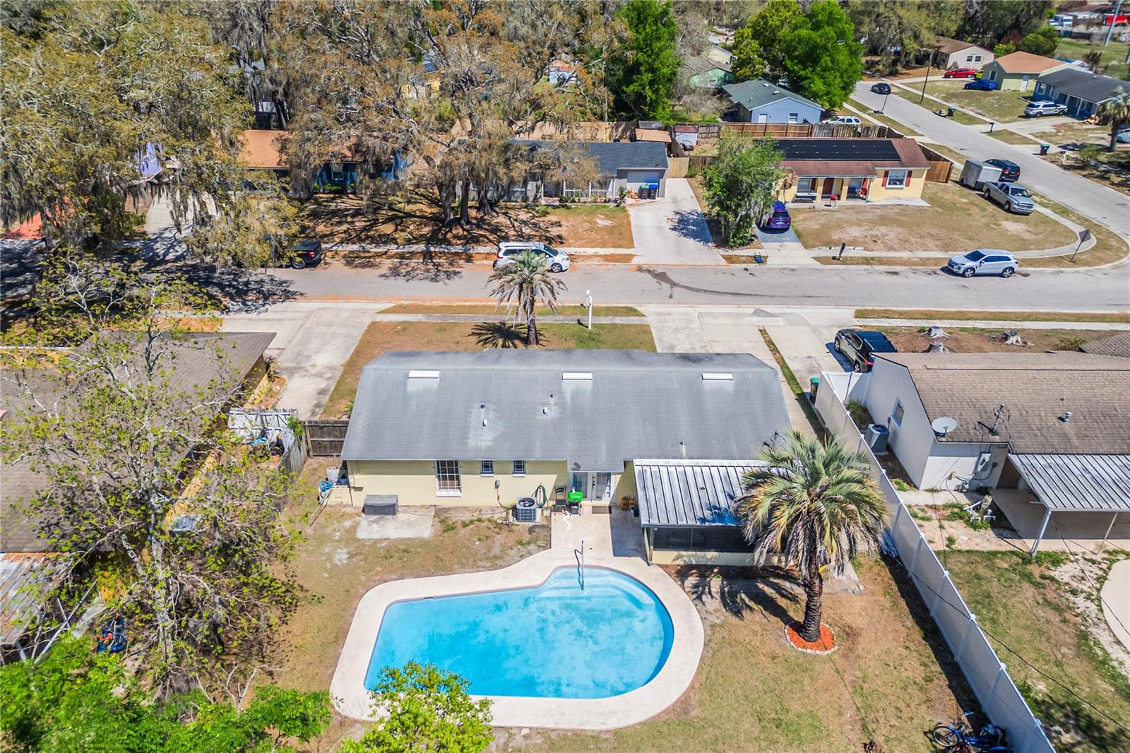 ROLLING WOODS - Residential