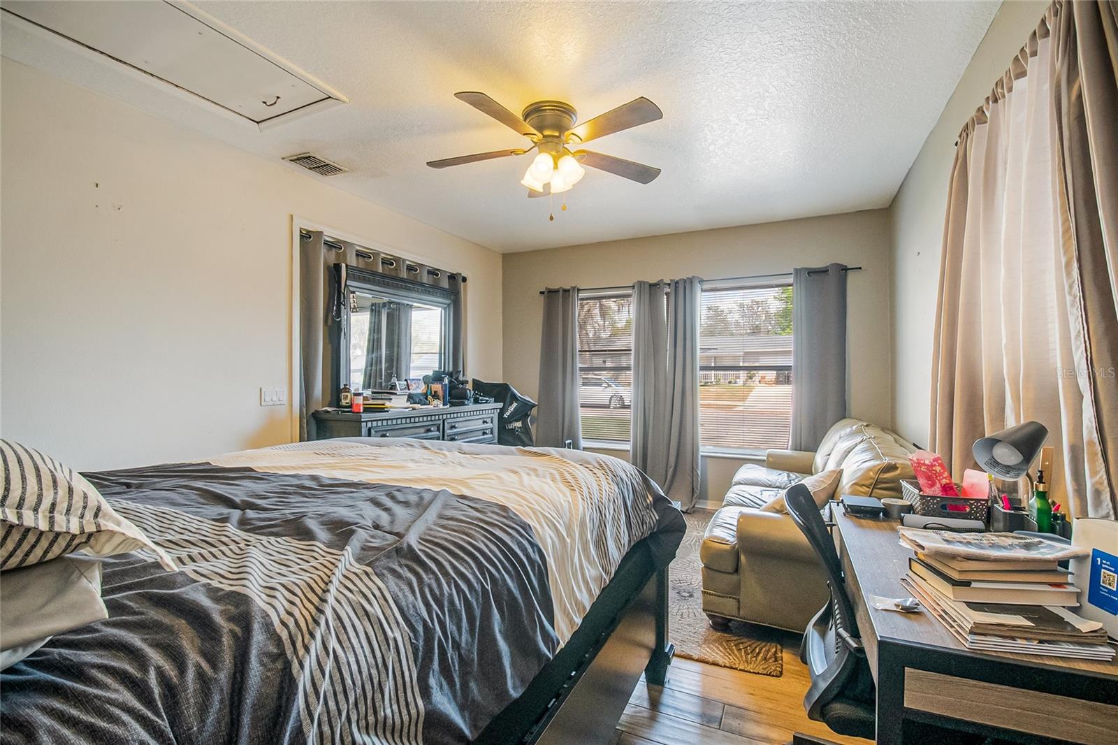 ROLLING WOODS - Residential