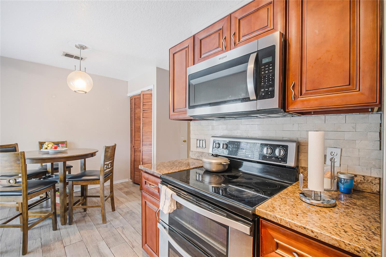 ROLLING WOODS - Residential