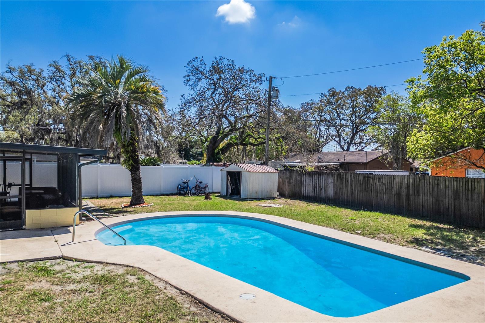 ROLLING WOODS - Residential