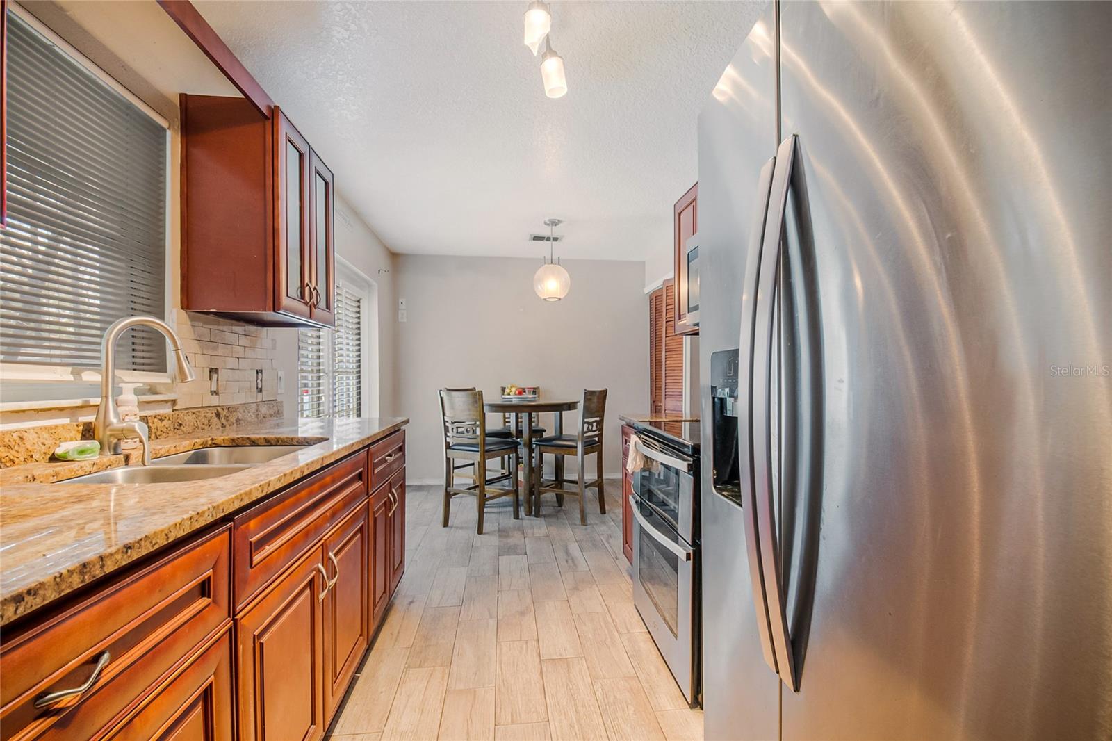 ROLLING WOODS - Residential