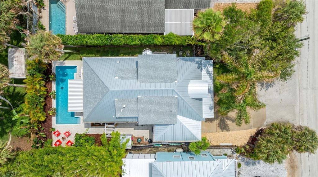 Photo of 915 Maple Street, New Smyrna Beach, FL 32169 (MLS # NS1088184)