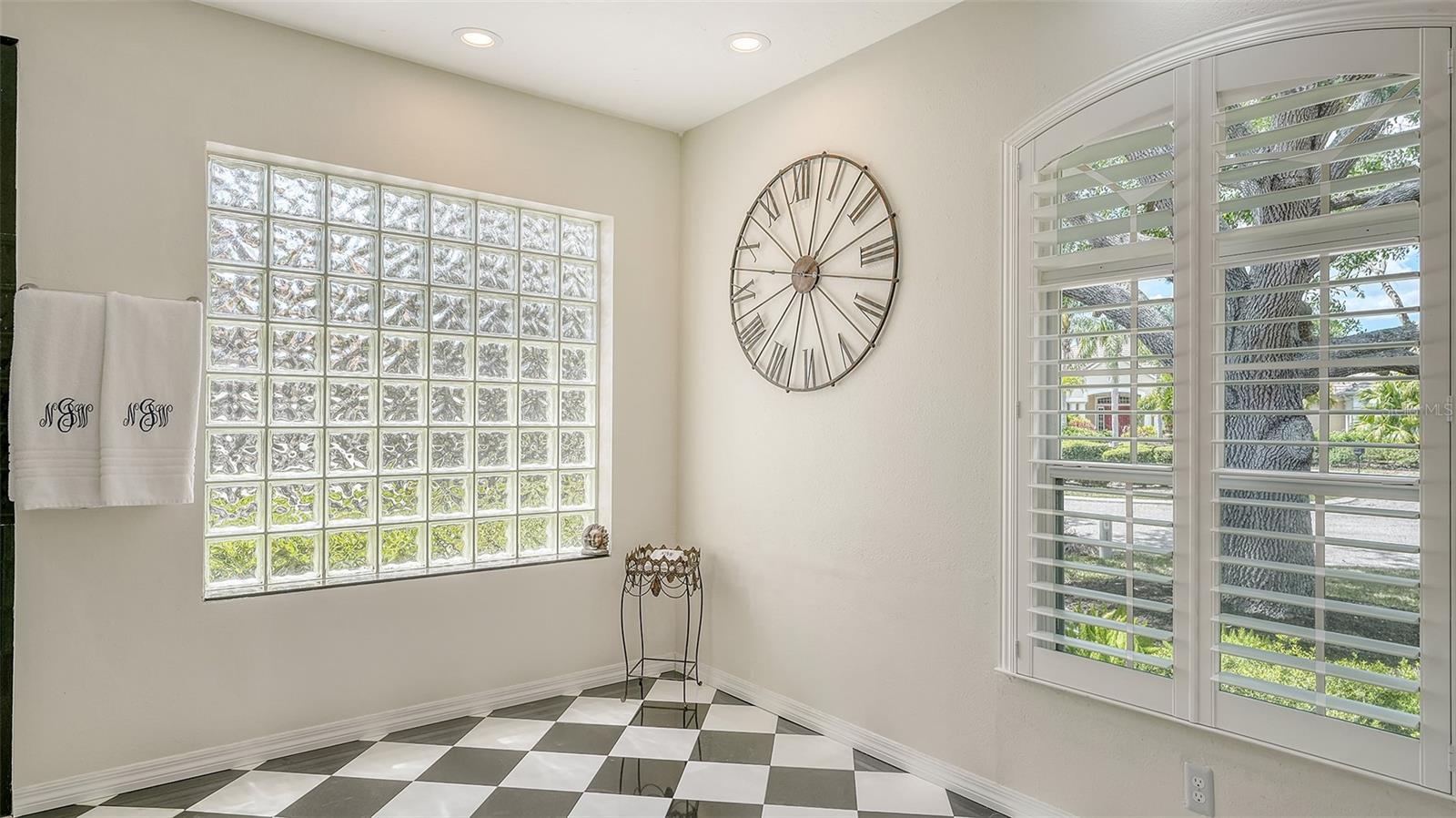 UNIVERSITY PARK COUNTRY CLUB - Residential