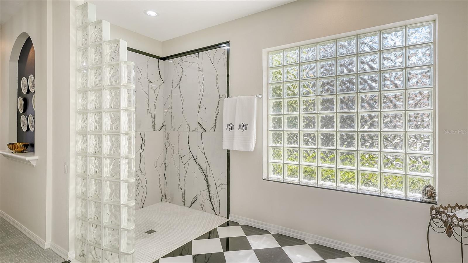 UNIVERSITY PARK COUNTRY CLUB - Residential