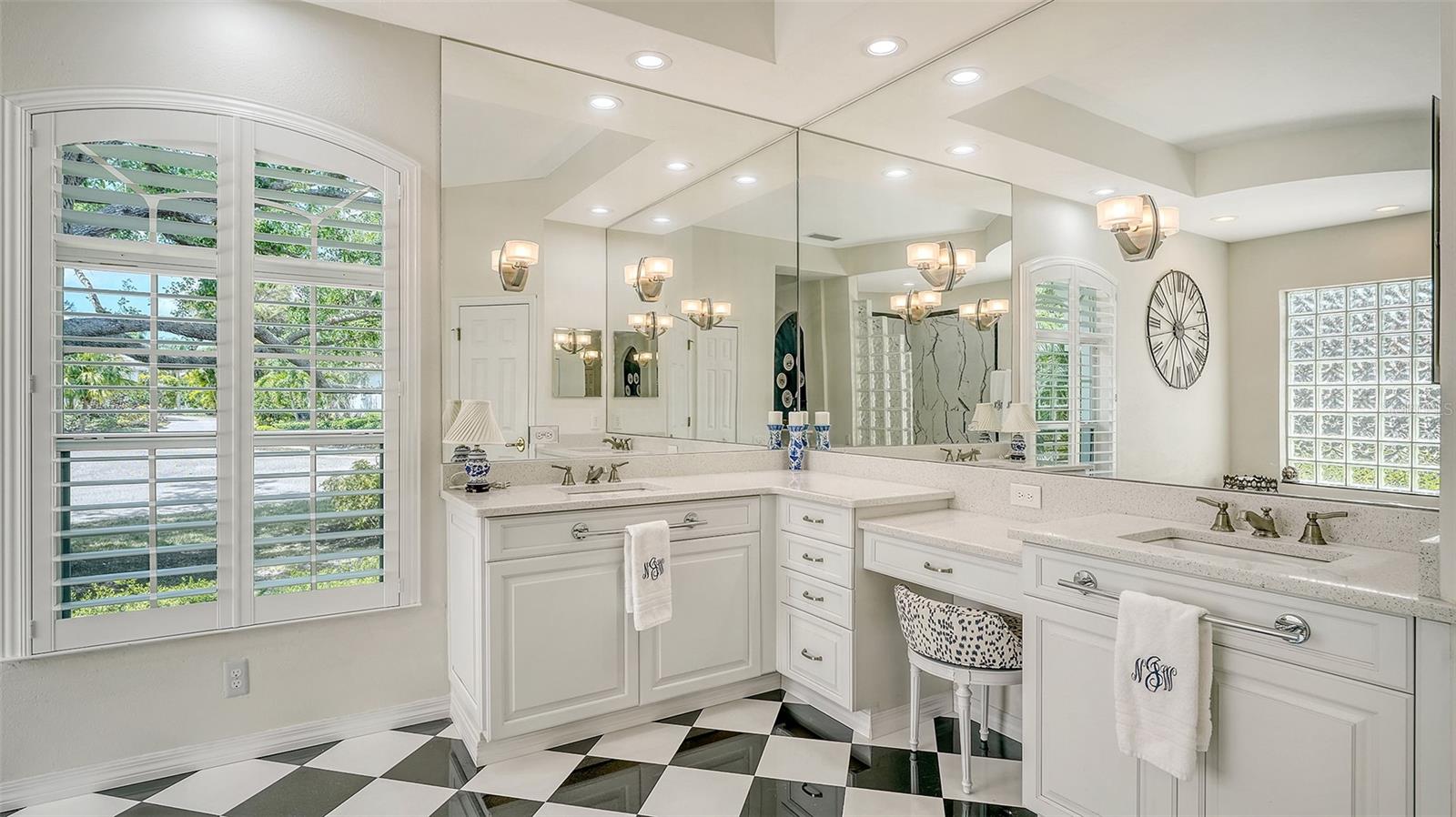 UNIVERSITY PARK COUNTRY CLUB - Residential