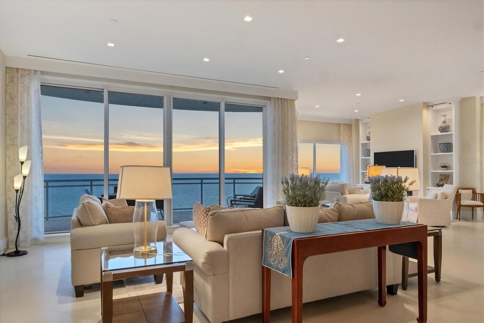 THE BEACH RESIDENCES - Residential