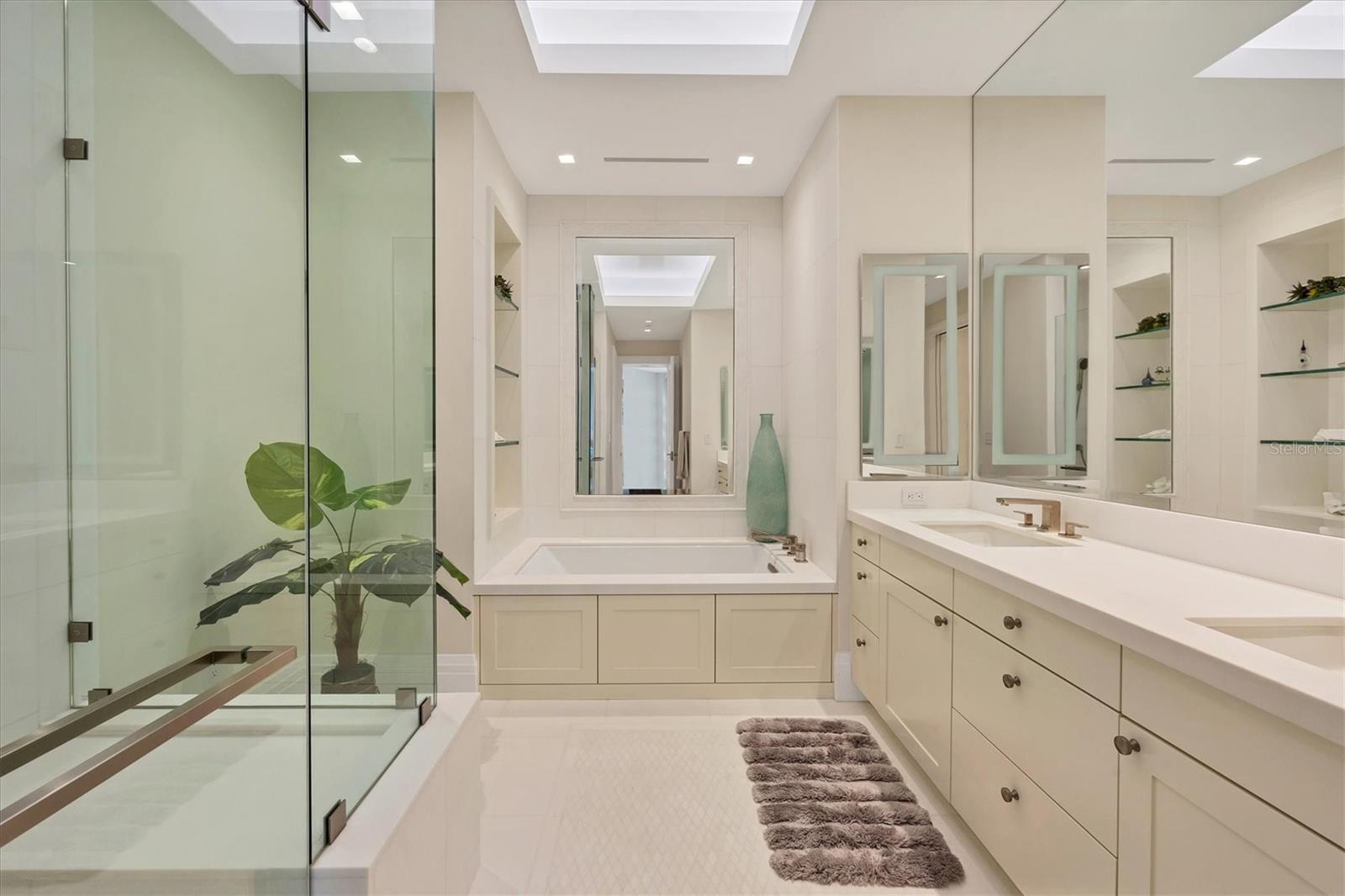 THE BEACH RESIDENCES - Residential