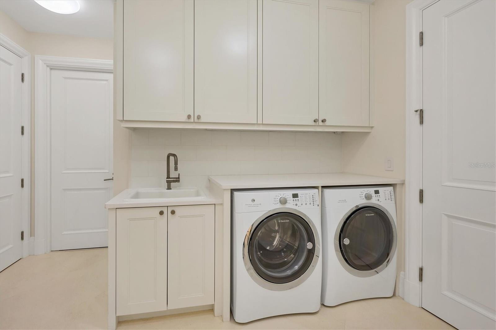 THE BEACH RESIDENCES - Residential