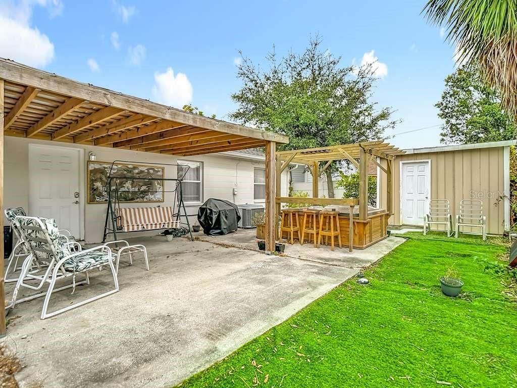 Photo of 2520 W Saint John Street, Tampa, FL 33607 (MLS # TB8453092)