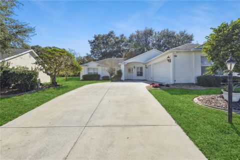 Photo of 4936 Sawgrass Lake Circle, Leesburg, FL 34748 (MLS # G5103329)