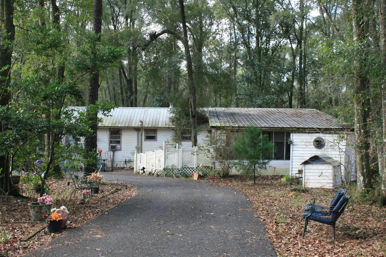 GREAT OPPORTUNITY TO OWN A MOBILE HOMES ON 2.34 ACRE LOT.. JUST EAST OF COUNTY ROAD 349 ON PAVED NE 272nd AVE. ABOUT 10 BLOCKS WEST OF THE COUNTY RIVER ACCESS BOAT RAMP. GREAT CELL SERVICE ! LARGE TOWER JUST EAST OF THE PROPERTY. PAVED CIRCULAR DRIVEWAY AS WELL. PERFECT SNOW BIRD PROPERTY AND OR FISHERMAN''S DELIGHT. DON''T LET THIS ONE GET AWAY.