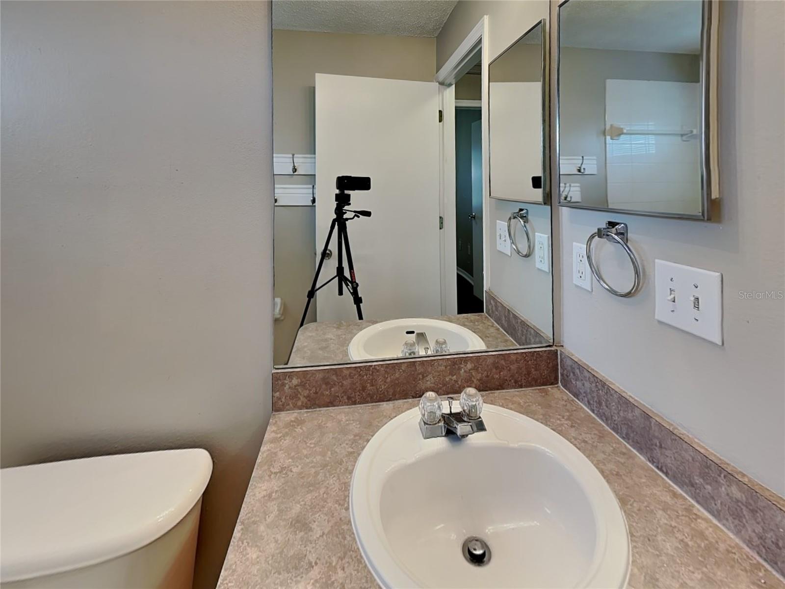 COUNTRY HILLS EAST UNIT NINE - Residential Lease