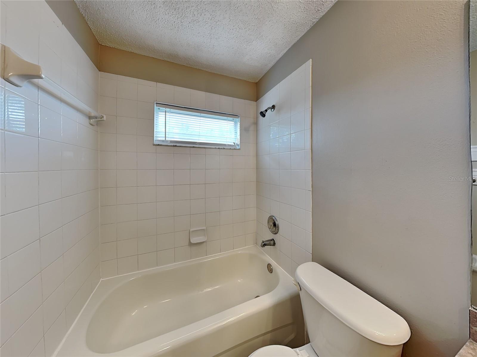 COUNTRY HILLS EAST UNIT NINE - Residential Lease