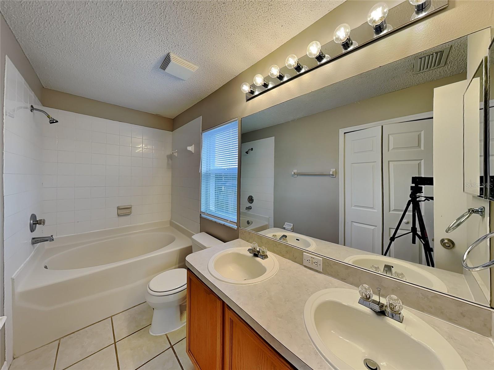 COUNTRY HILLS EAST UNIT NINE - Residential Lease