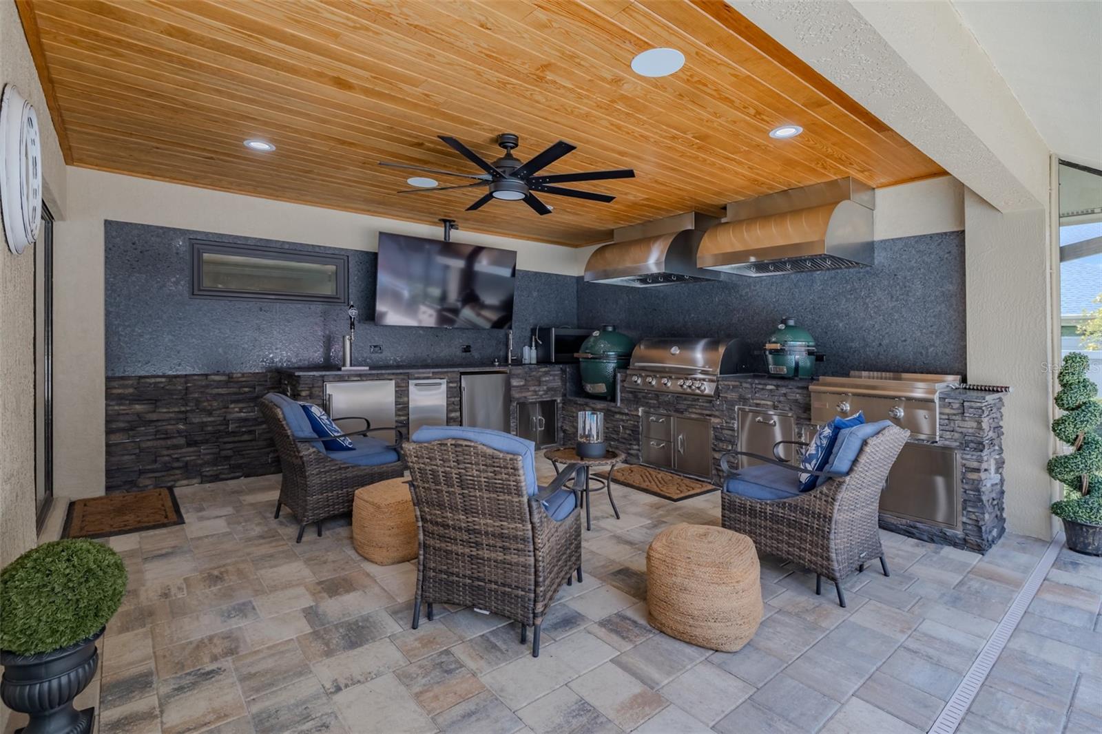 BARRINGTON OAKS EAST - Residential