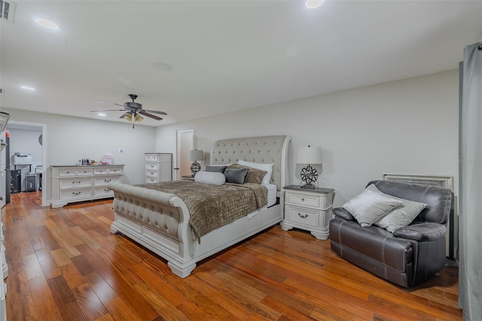 BARRINGTON OAKS EAST - Residential