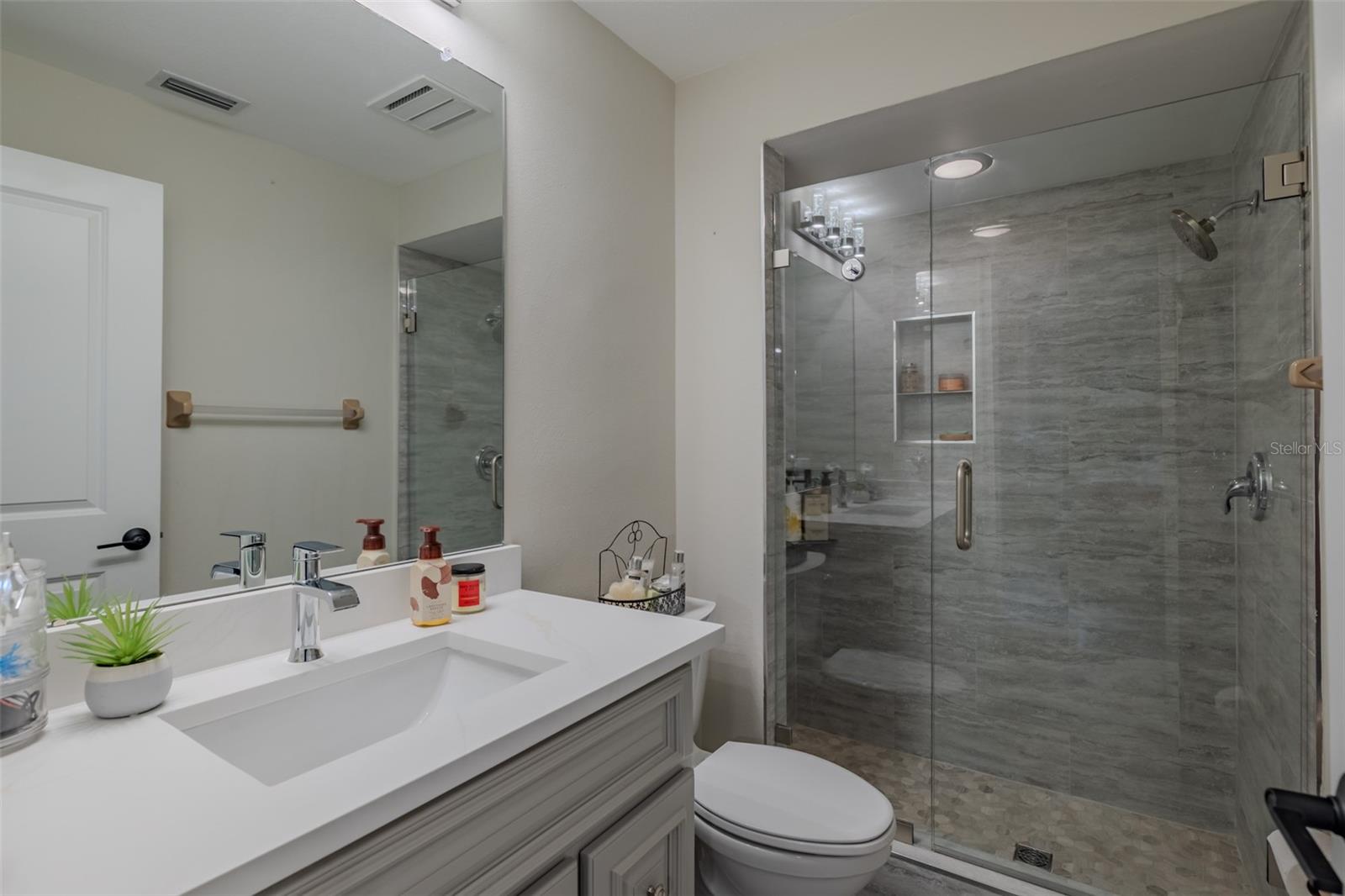 BARRINGTON OAKS EAST - Residential