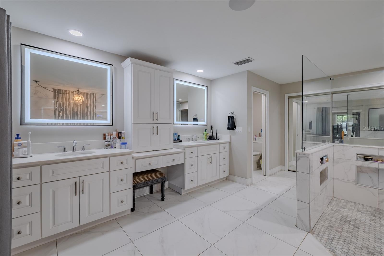 BARRINGTON OAKS EAST - Residential