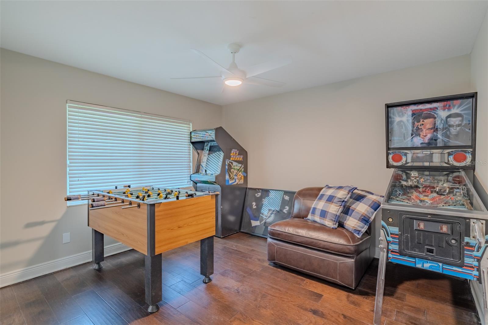 BARRINGTON OAKS EAST - Residential