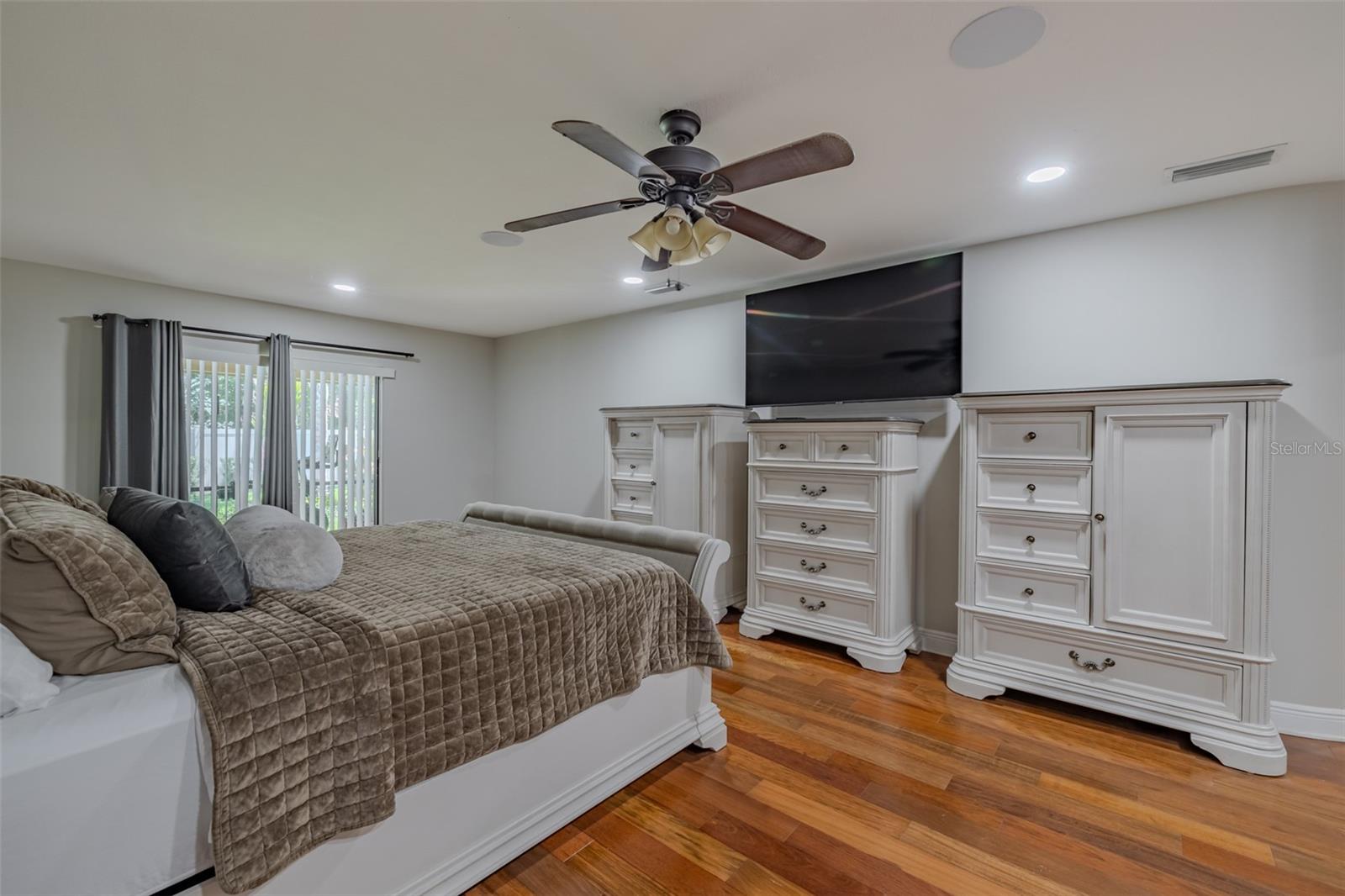 BARRINGTON OAKS EAST - Residential